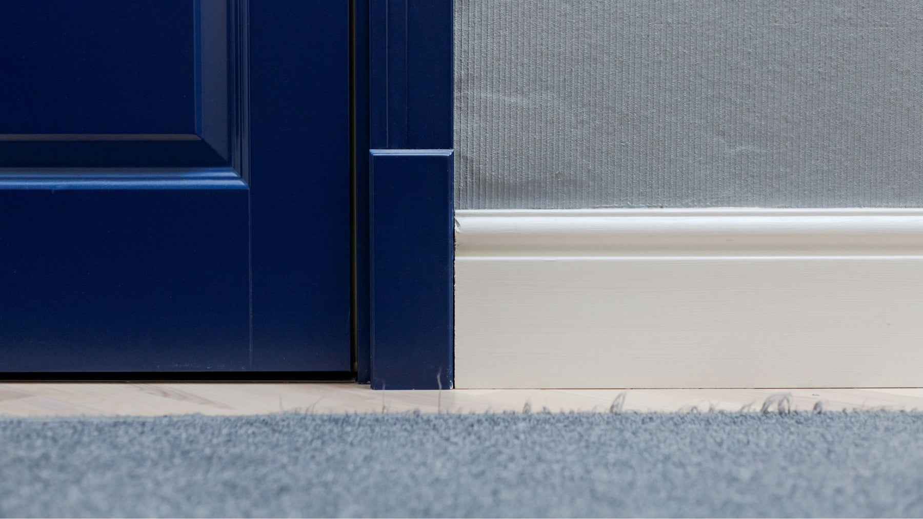 Does Skirting Need To Touch The Floor?